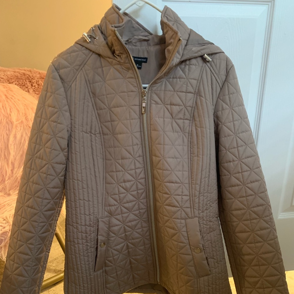 i’m selling a tan coat.